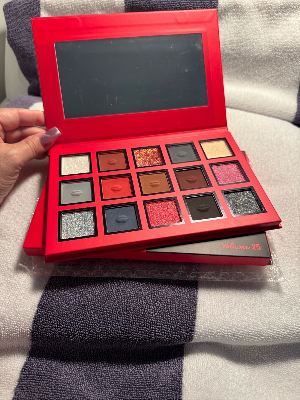 Red Eyeshadow Palette - 16-Color Women Makeup Palette